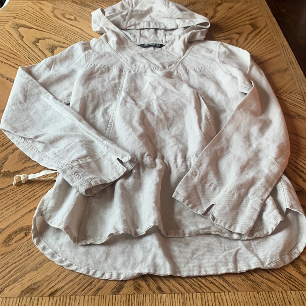 Arc’teryx hooded top size medium
